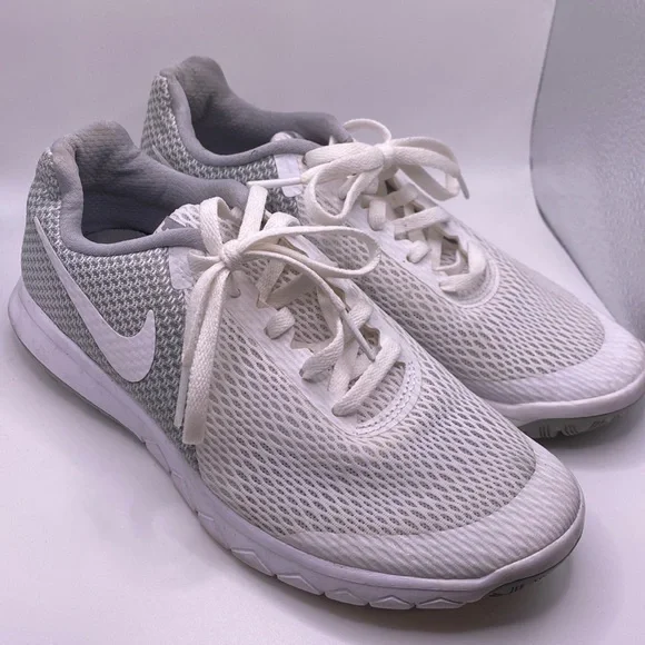 Nike White sneaker tennis shoe size 6.5 - Picture 3 of 10